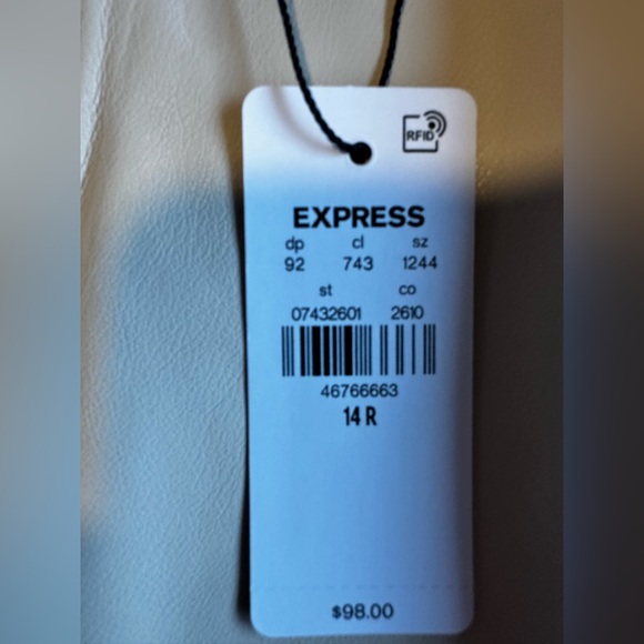 NWT. EXPRESS cream High Waisted Faux Leather Wide Leg Cargo pants in size 14 - Picture 4 of 9